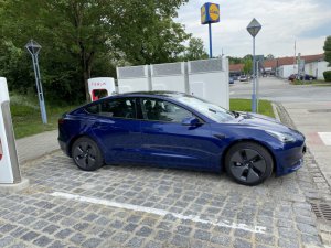 Tesla Supercharger Wörth a.d. Isar